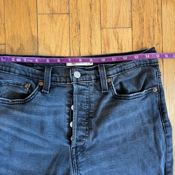 Women’s Levi’s 31 Wegdie- Super cute style!! - Picture 2 of 6